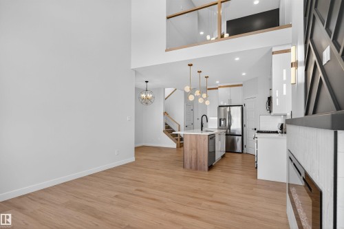 19 Hull Wynd, Spruce Grove, AB - Indoor Photo Showing Kitchen With Upgraded Kitchen