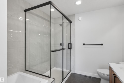 19 Hull Wynd, Spruce Grove, AB - Indoor Photo Showing Bathroom