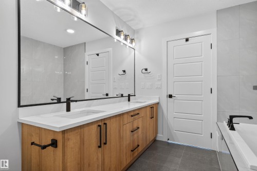 19 Hull Wynd, Spruce Grove, AB - Indoor Photo Showing Bathroom