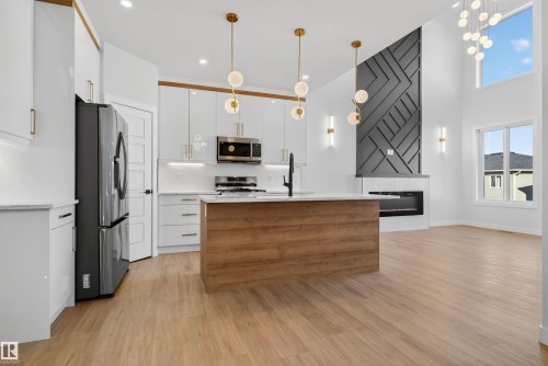 19 Hull Wynd, Spruce Grove, AB - Indoor Photo Showing Kitchen With Upgraded Kitchen