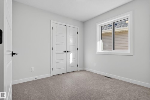 19 Hull Wynd, Spruce Grove, AB - Indoor Photo Showing Other Room
