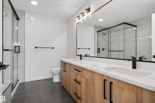 19 Hull Wynd, Spruce Grove, AB - Indoor Photo Showing Bathroom