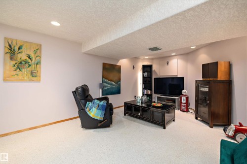 1060 Wedgewood Boulevard, Edmonton, AB - Indoor