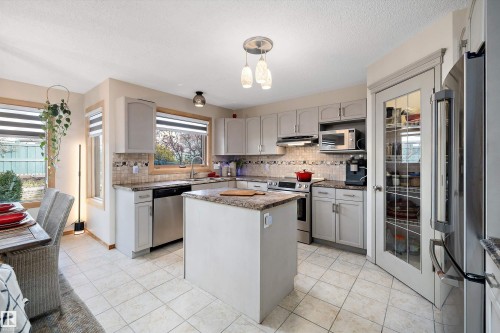1060 Wedgewood Boulevard, Edmonton, AB - Indoor Photo Showing Kitchen With Double Sink