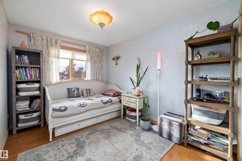 1060 Wedgewood Boulevard, Edmonton, AB - Indoor Photo Showing Bedroom