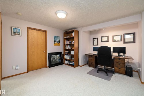1060 Wedgewood Boulevard, Edmonton, AB - Indoor Photo Showing Other Room