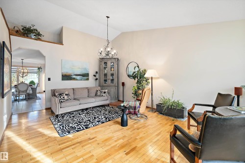1060 Wedgewood Boulevard, Edmonton, AB - Indoor Photo Showing Living Room