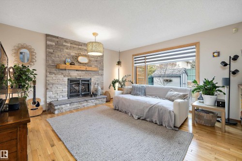 1060 Wedgewood Boulevard, Edmonton, AB - Indoor Photo Showing Living Room With Fireplace