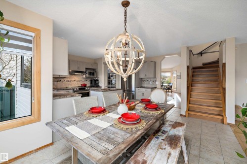1060 Wedgewood Boulevard, Edmonton, AB - Indoor Photo Showing Dining Room