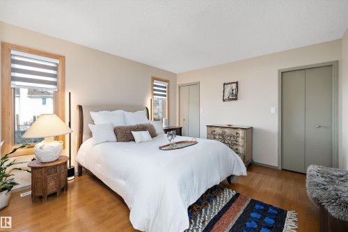 1060 Wedgewood Boulevard, Edmonton, AB - Indoor Photo Showing Bedroom