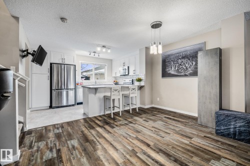 384 Charlesworth Drive, Edmonton, AB - Indoor