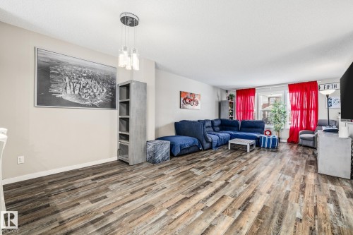 384 Charlesworth Drive, Edmonton, AB - Indoor Photo Showing Other Room