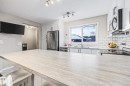 384 Charlesworth Drive, Edmonton, AB  - Indoor Photo Showing Kitchen 