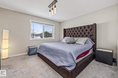 384 Charlesworth Drive, Edmonton, AB - Indoor Photo Showing Bedroom