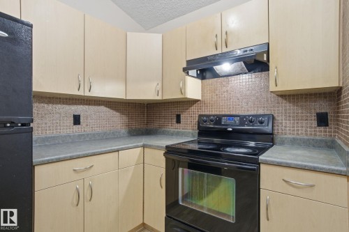 3316 24 Avenue, Edmonton, AB - Indoor Photo Showing Kitchen
