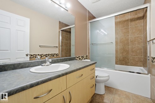 3316 24 Avenue, Edmonton, AB - Indoor Photo Showing Bathroom