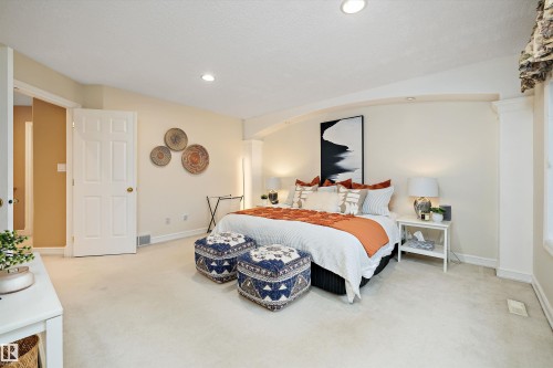 318 Darlington Crescent, Edmonton, AB - Indoor Photo Showing Bedroom