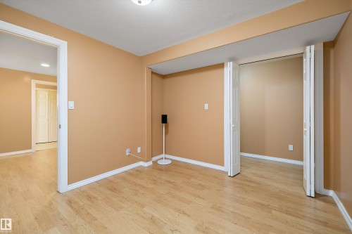 318 Darlington Crescent, Edmonton, AB - Indoor Photo Showing Other Room