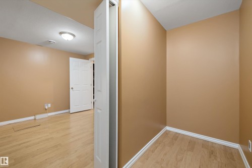318 Darlington Crescent, Edmonton, AB - Indoor Photo Showing Other Room