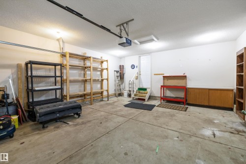 318 Darlington Crescent, Edmonton, AB - Indoor Photo Showing Garage