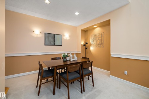 318 Darlington Crescent, Edmonton, AB - Indoor Photo Showing Dining Room