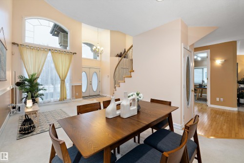 318 Darlington Crescent, Edmonton, AB - Indoor Photo Showing Dining Room