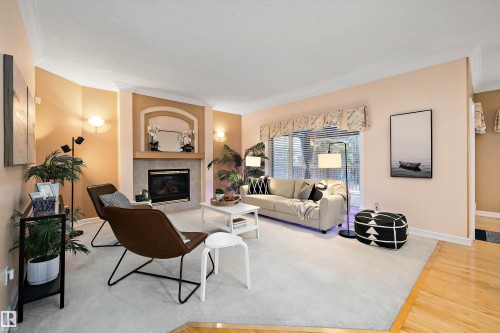 318 Darlington Crescent, Edmonton, AB - Indoor Photo Showing Living Room With Fireplace