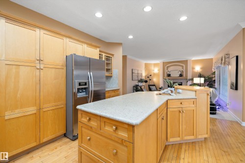 318 Darlington Crescent, Edmonton, AB - Indoor Photo Showing Kitchen