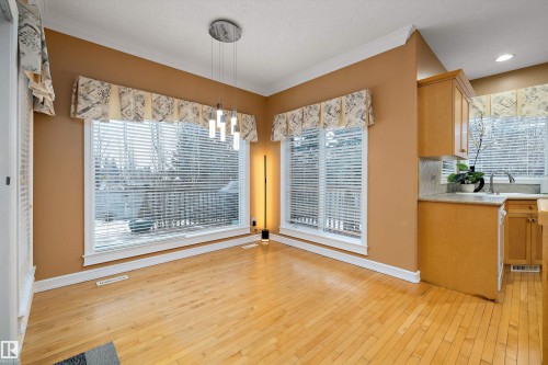 318 Darlington Crescent, Edmonton, AB - Indoor Photo Showing Other Room