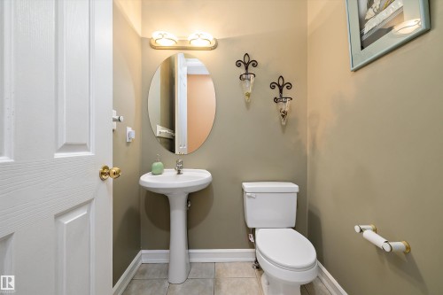 318 Darlington Crescent, Edmonton, AB - Indoor Photo Showing Bathroom