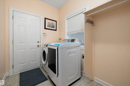318 Darlington Crescent, Edmonton, AB - Indoor Photo Showing Laundry Room