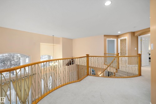 318 Darlington Crescent, Edmonton, AB - Indoor Photo Showing Other Room