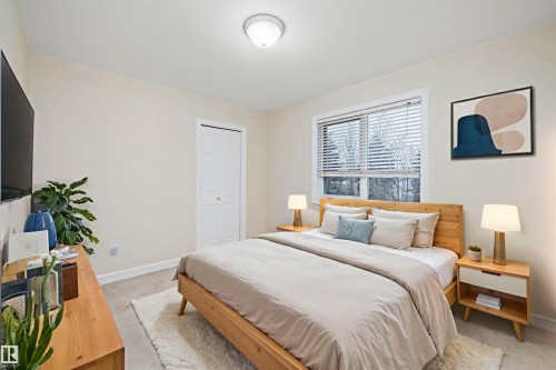 318 Darlington Crescent, Edmonton, AB - Indoor Photo Showing Bedroom