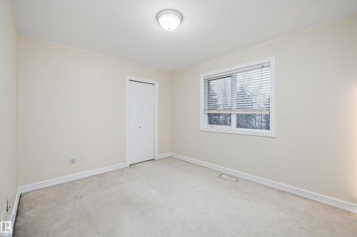 318 Darlington Crescent, Edmonton, AB - Indoor Photo Showing Other Room