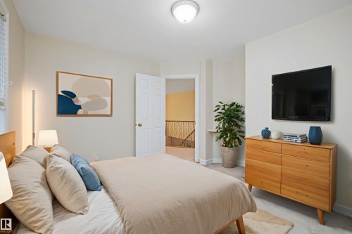 318 Darlington Crescent, Edmonton, AB - Indoor Photo Showing Bedroom