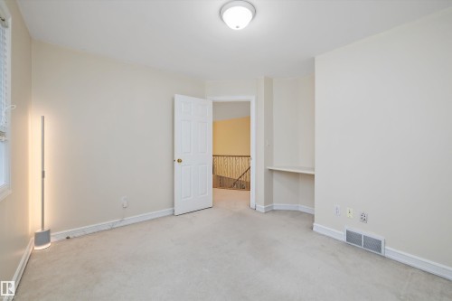318 Darlington Crescent, Edmonton, AB - Indoor Photo Showing Other Room
