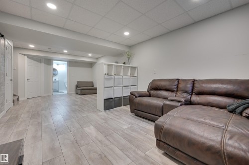 7234 Chivers Place, Edmonton, AB - Indoor