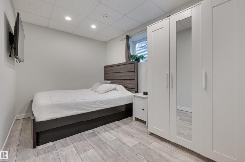 7234 Chivers Place, Edmonton, AB - Indoor Photo Showing Bedroom