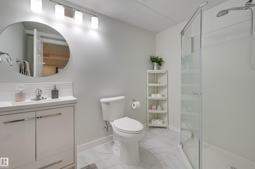 7234 Chivers Place, Edmonton, AB - Indoor Photo Showing Bathroom