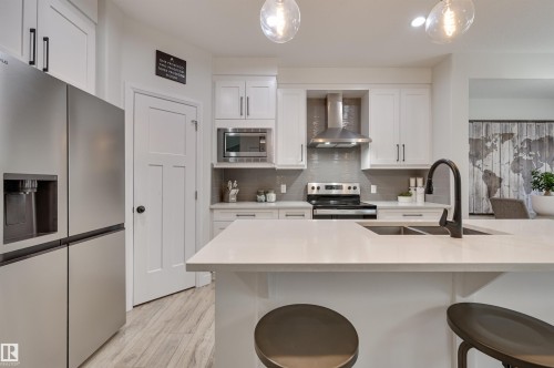 7234 Chivers Place, Edmonton, AB - Indoor Photo Showing Kitchen With Double Sink With Upgraded Kitchen