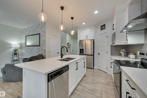 7234 Chivers Place, Edmonton, AB - Indoor Photo Showing Kitchen With Double Sink With Upgraded Kitchen