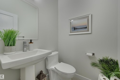 7234 Chivers Place, Edmonton, AB - Indoor Photo Showing Bathroom