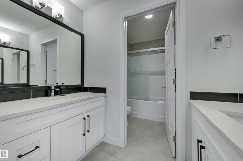 7234 Chivers Place, Edmonton, AB - Indoor Photo Showing Bathroom
