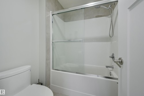 7234 Chivers Place, Edmonton, AB - Indoor Photo Showing Bathroom