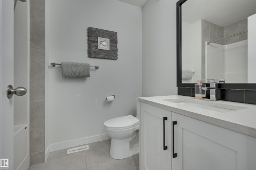 7234 Chivers Place, Edmonton, AB - Indoor Photo Showing Bathroom