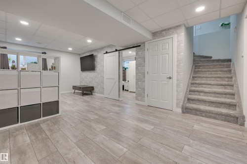 7234 Chivers Place, Edmonton, AB - Indoor