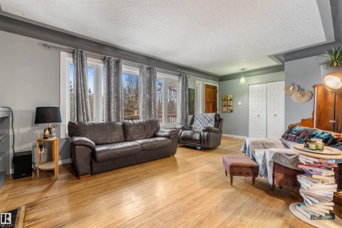 55229 Range Road 13, Rural Lac Ste. Anne County, AB - Indoor Photo Showing Living Room