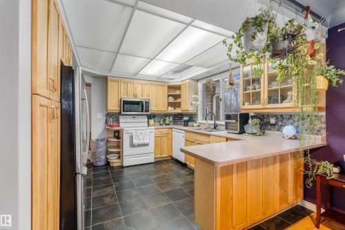 55229 Range Road 13, Rural Lac Ste. Anne County, AB - Indoor Photo Showing Kitchen