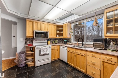 55229 Range Road 13, Rural Lac Ste. Anne County, AB - Indoor Photo Showing Kitchen With Double Sink