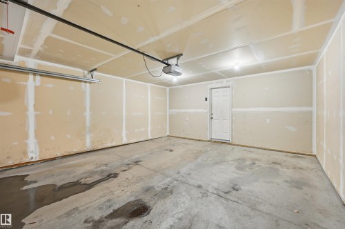 4033 Orchards Drive, Edmonton, AB - Indoor Photo Showing Garage
